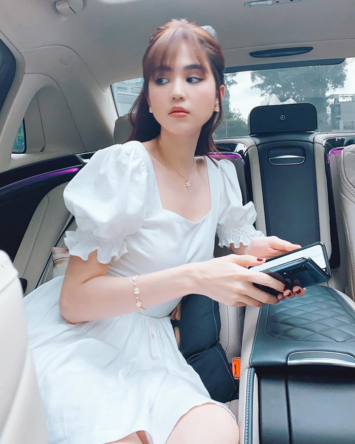 Ngọc Trinh lại khiến các fan được một phen 'quắn quéo' trước diện mạo tươi mới và đậm chất 'bánh bèo' 