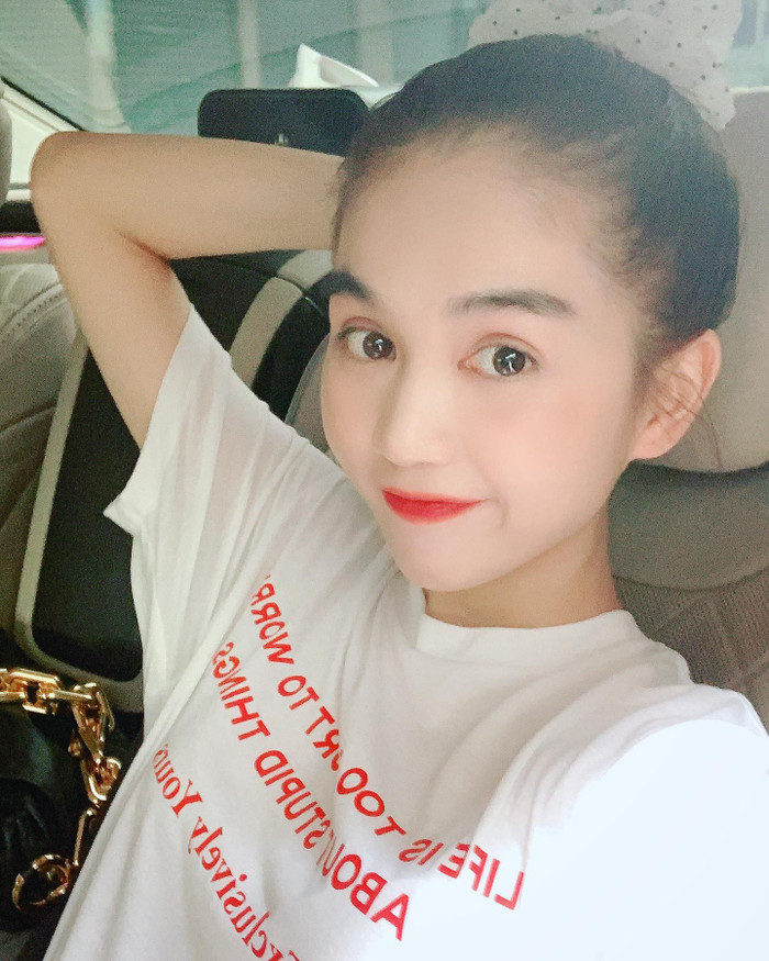 Gương mặt trắng bóc 'non choẹt' búng ra sữa của cô nàng khiến ai cũng xuýt xoa ghen tỵ