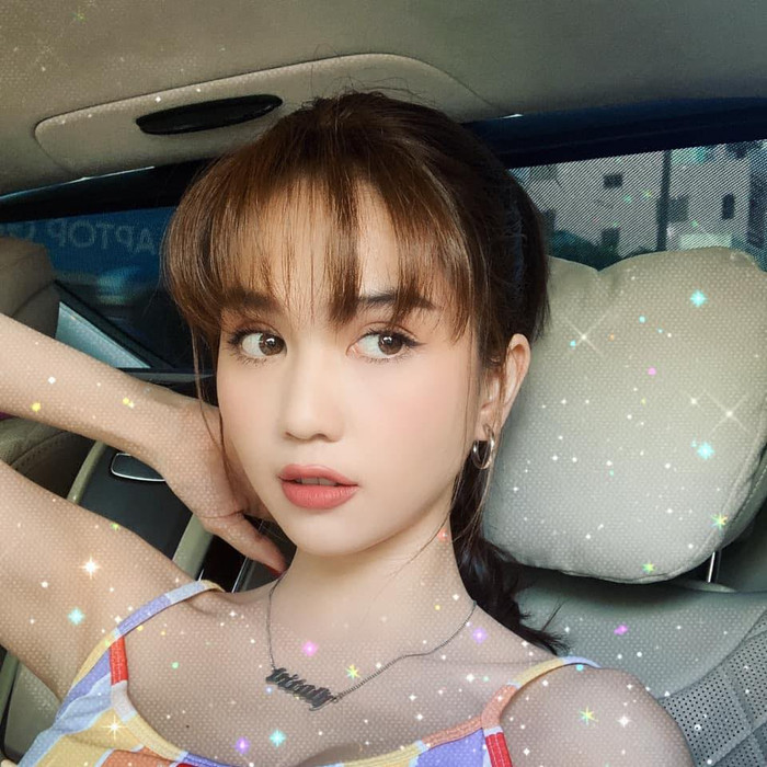 Nhìn những hình ảnh trẻ trung như gái đôi mươi gần đây của Ngọc Trinh, ai nấy đều phải gật gù công nhận rằng level 'hack tuổi' của cô nàng ngày càng đáng nể.