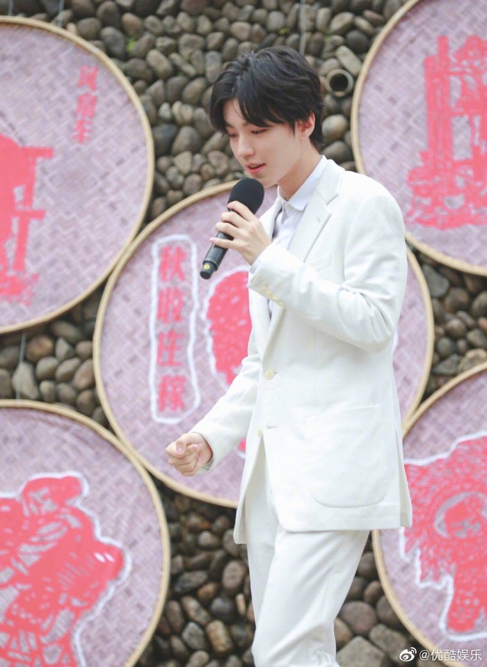 Vương Tuấn Khải xuất hiện trên sóng tin tức với thân phận đặc biệt và đây được xem là sự công nhận chính thức từ nhà đài Ảnh 7