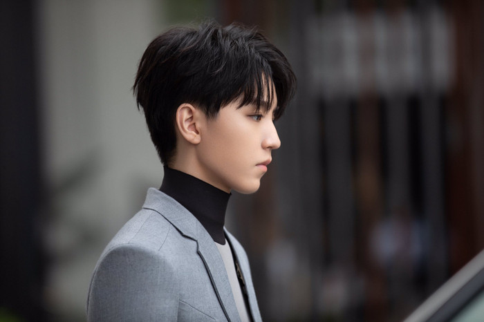 Vương Tuấn Khải xuất hiện trên sóng tin tức với thân phận đặc biệt và đây được xem là sự công nhận chính thức từ nhà đài Ảnh 10