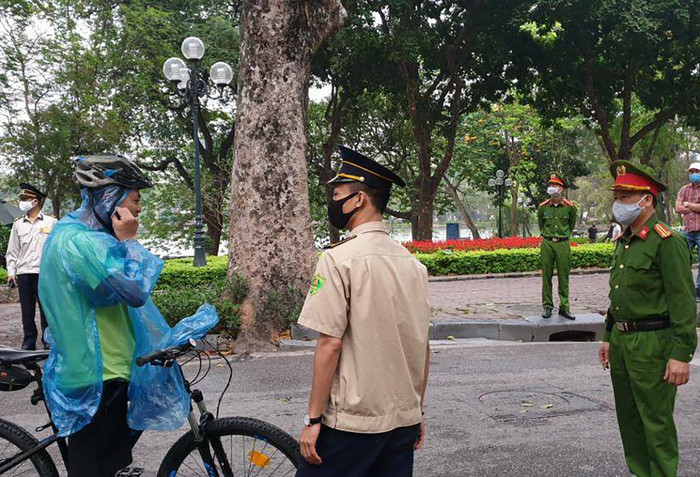 Người dân không đeo khẩu trang tại nơi công cộng sẽ bị phạt, kể từ hôm nay (7/8)
