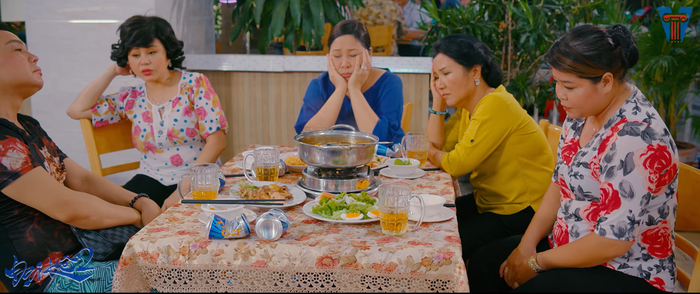 Bà Hồng bị lừa đảo mất sạch tiền, ôm trong mình số nợ hơn 25 triệu.