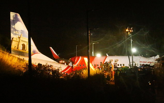 Hiện trường thảm khốc vụ máy bay chở 191 người vỡ đôi rơi xuống thung lũng ở Ấn Độ Ảnh 2