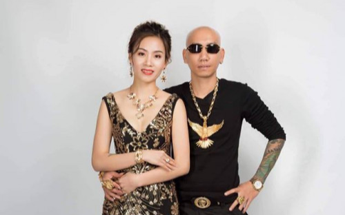 Vợ chồng 'giang hồ mạng' Phú Lê bị điều tra thêm tội danh mới Ảnh 2