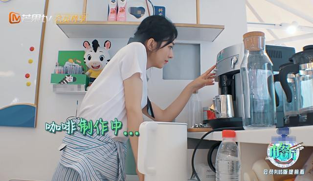 Fan tức giận khi phân cảnh của Triệu Lệ Dĩnh bị cắt xén trong Nhà hàng Trung Hoa 4, đẩy cô nàng vào thế nhân vật phản diện Ảnh 9