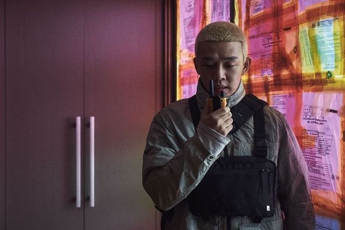 Review '#Alive': Tuyên ngôn sinh tồn sáo rỗng, gây ức chế cực độ bởi tình tiết 'đầu voi đuôi chuột' Ảnh 4