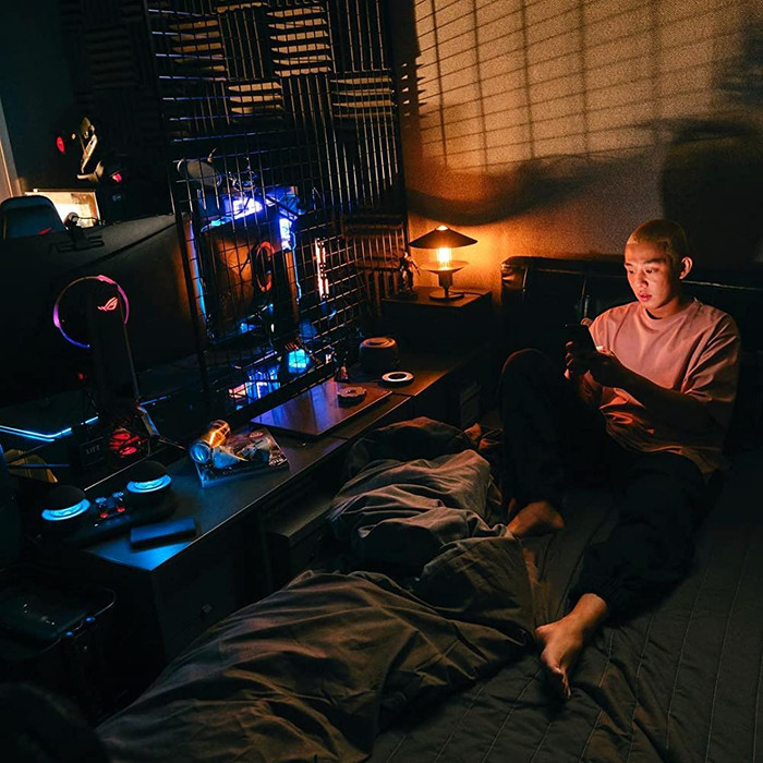 Review '#Alive': Tuyên ngôn sinh tồn sáo rỗng, gây ức chế cực độ bởi tình tiết 'đầu voi đuôi chuột' Ảnh 6