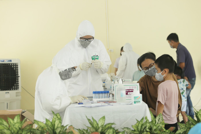 Bộ Y tế rút nhóm chuyên gia xét nghiệm từ Đà Nẵng về hỗ trợ Hà Nội truy vết ca nhiễm COVID-19 Ảnh 4