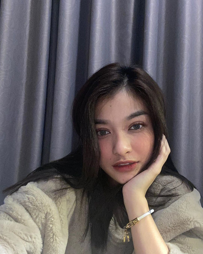 Khoe style trang điểm quyến rũ, á hậu Kiều Loan đẹp cuốn hút.