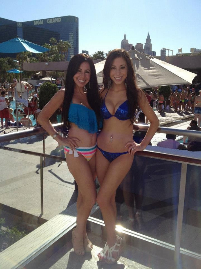 Cher ban đầu thấy kỳ lạ khi là đứa trẻ duy nhất ở trường có bà mẹ trông 'trẻ trung' hơn rất nhiều so với tuổi