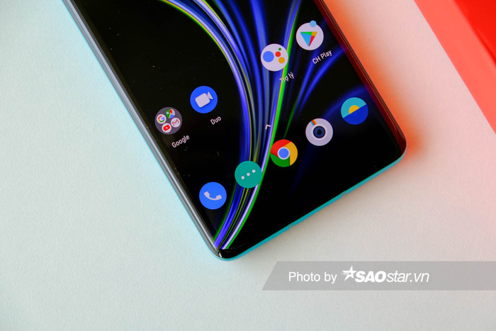 Trải nghiệm thực tế cho thấy, việc thực hiện các thao tác vuốt trên màn hình OnePlus 8 Pro 5G khá mượt, màu sắc hiển thị cũng khá là bắt mắt.