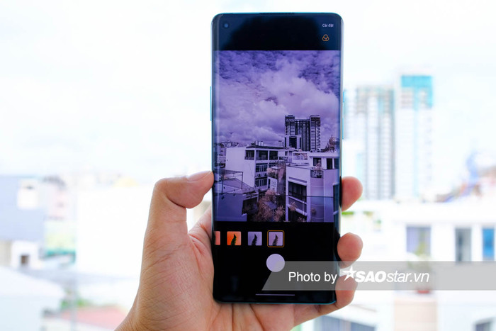 Camera trên OnePlus 8 Pro 5G hỗ trợ chụp ảnh raw ở chế độ chuyên nghiệp, quay video 4K 60fps, quay chuyển động siêu chậm cũng như hỗ trợ chế độ chụp chân dung.