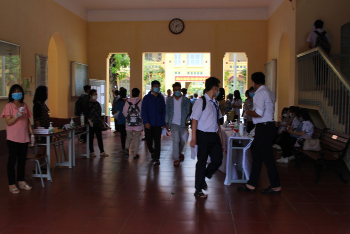 Các thí sinh có mặt từ rất sớm