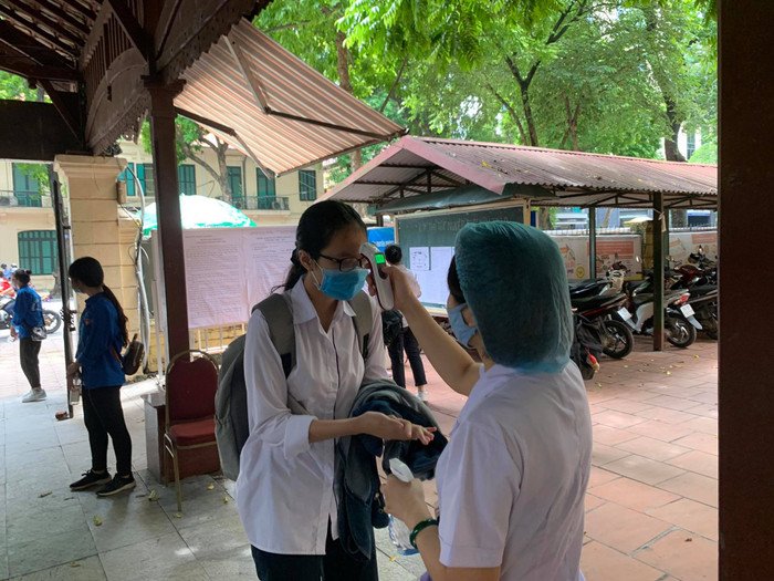 Ngay từ khoảng 1h30, các thi sinh đã có mặt tại điểm thi.