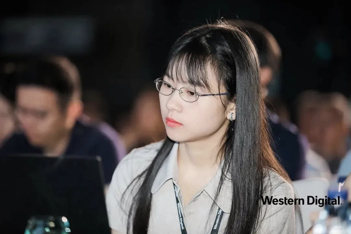 Cô tốt nghiệp Tiến sĩ chuyên ngành kiến trúc hệ thống máy tính của Đại học Khoa học Kỹ thuật Hoa Trung ở tuổi đời còn rất trẻ. (Ảnh: Westen Digital)