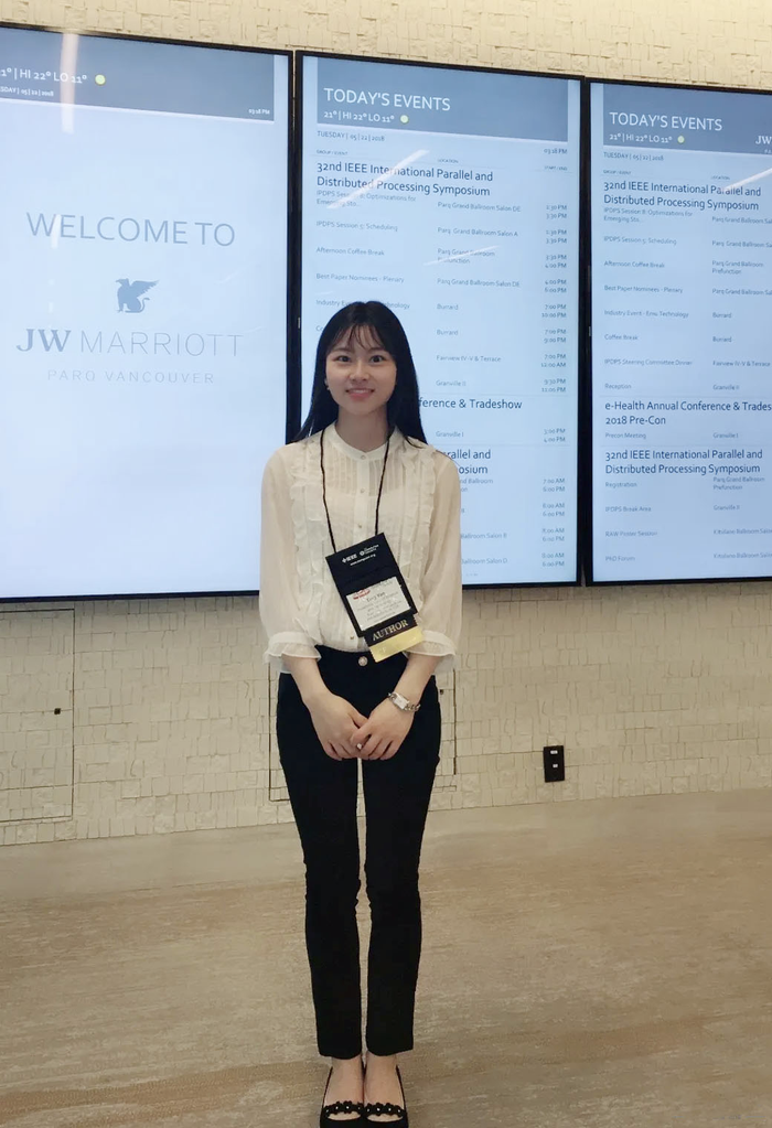 Dù chỉ vừa mới tốt nghiệp, nhưng Diêu Đình đã được trả mức lương 1.560.000 NDT (khoảng 5,2 tỷ đồng). (Ảnh: Xinhua)