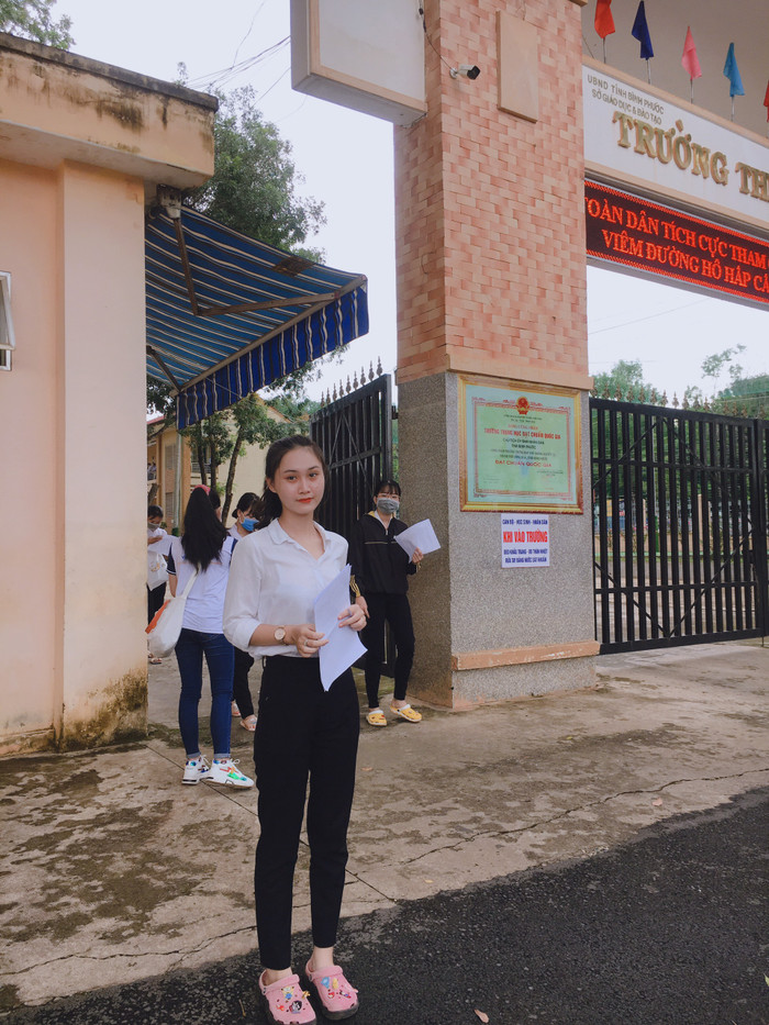 Cô bạn có tên Phạm Như Hảo (SN 2002, Trường THPT Nguyễn Du, tỉnh Bình Phước). Không chỉ sở hữu gương mặt xinh xắn, cô bạn còn sở hữu chiều cao ấn tượng