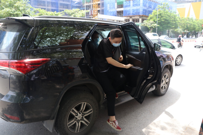 Một phụ huynh cho biết, để chuẩn bị cho con mình thi tốt trong kỳ thi lần này đã luôn động viên con bình tĩnh, tự tin. Thêm nữa thời gian qua lịch học gián đoạn nhưng các sĩ tử có thời gian ôn luyện tại nhà cũng như học online.