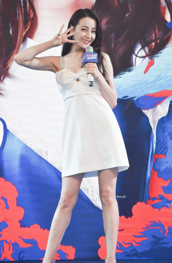 Địch Lệ Nhiệt Ba đập tan tin đồn lão hóa sớm, khi diện váy trắng tại sự kiện fan meeting ở Thượng Hải 8/8 Ảnh 8