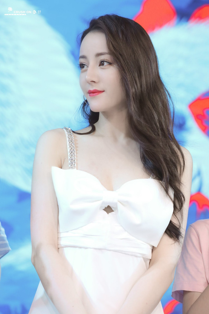 Địch Lệ Nhiệt Ba đập tan tin đồn lão hóa sớm, khi diện váy trắng tại sự kiện fan meeting ở Thượng Hải 8/8 Ảnh 13