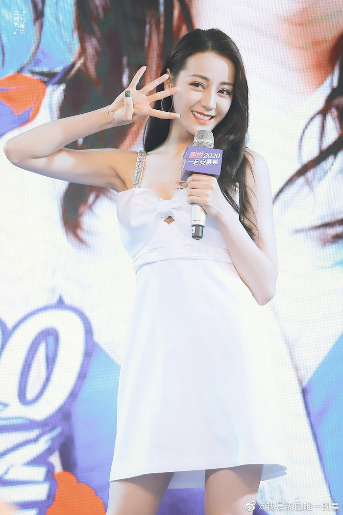 Địch Lệ Nhiệt Ba đập tan tin đồn lão hóa sớm, khi diện váy trắng tại sự kiện fan meeting ở Thượng Hải 8/8 Ảnh 12