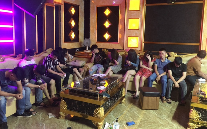 Bắt quả tang 13 thanh niên dùng ma túy tập thể trong quán karaoke Ảnh 2