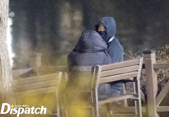 Netizens dậy sóng khi loạt tin đồn hẹn hò của sao K-Pop bất ngờ thành sự thật Ảnh 6