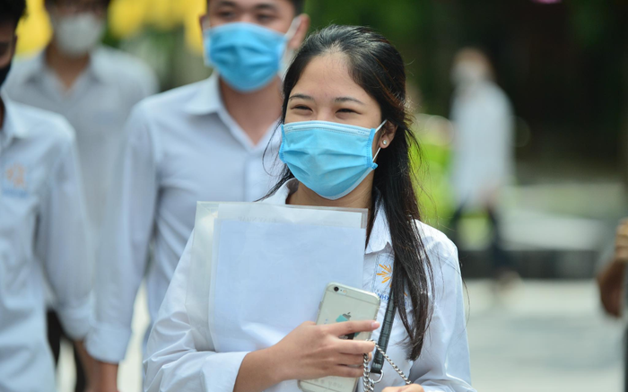 Thi tốt nghiệp THPT 2020: Thí sinh vui mừng khi đề thi môn Văn 'dễ thở', nắm chắc trong tay từ điểm 6 trở lên Ảnh 2