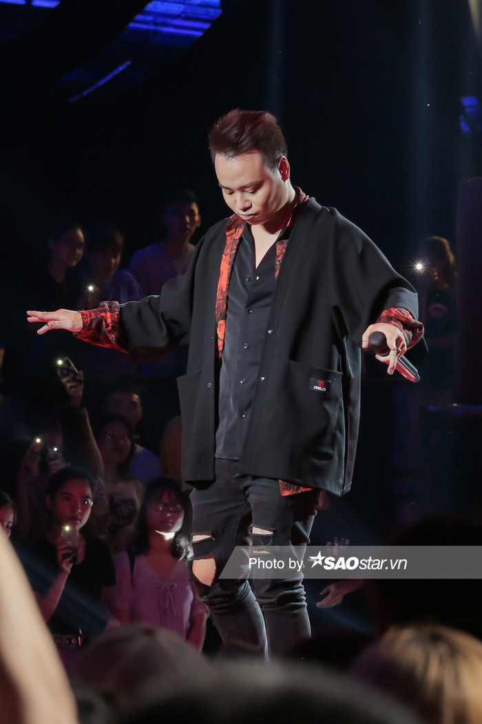 Lần đầu ở Việt Nam, rap kết hợp với ca trù giúp R.E.V gây bão mạng xã hội sau đêm thi King Of Rap Ảnh 5