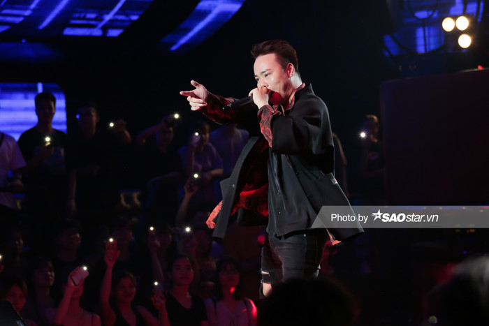 Lần đầu ở Việt Nam, rap kết hợp với ca trù giúp R.E.V gây bão mạng xã hội sau đêm thi King Of Rap Ảnh 6