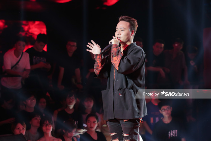 Hoàng Lê Quân - Rap's name: R.E.V