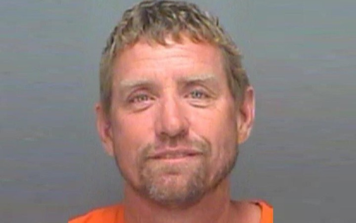 Người đàn ông cố tình nhổ nước bọt vào mặt bé trai và nói 'giờ mày đã nhiễm COVID-19' vì không chịu tháo khẩu trang Ảnh 2