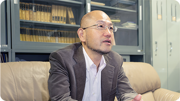 Theo Giáo sư Kusakabe, chi phí sản xuất vắc-xin theo hướng này sẽ rẻ hơn, do việc nuôi tằm không đòi hỏi thiết bị lớn và đắt tiền. (Ảnh: Kyushu-u.ac.jp)