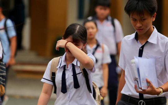 Một thí sinh bị đình chỉ thi tốt nghiệp do mang điện thoại vào phòng thi Ảnh 2