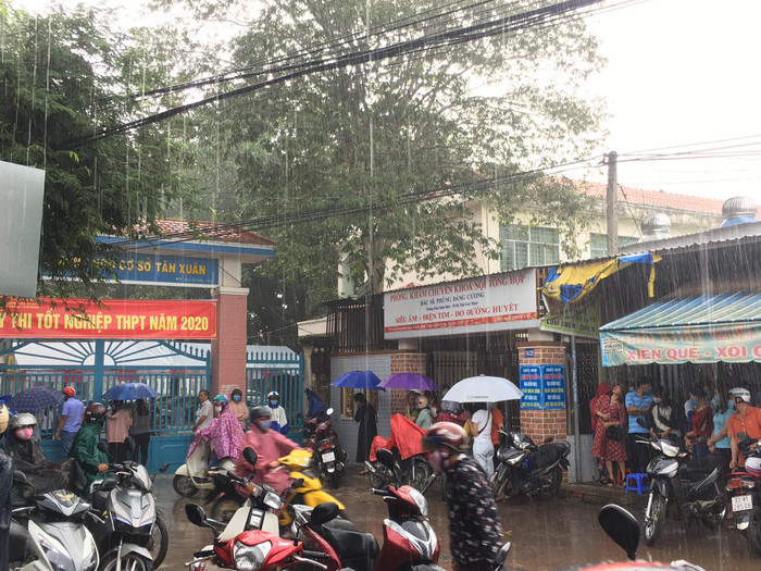 Cơn mưa bất chợt nhưng kéo dài tại Bình Phước.