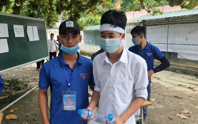 Nam sinh nén đau thương đội tang cha đi thi tốt nghiệp Ảnh 2