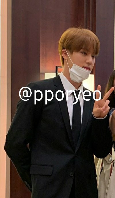 Jin đẹp như hoàng tử bé trong đám cưới anh trai: Anti 'cà khịa' Jungkook, tố BTS chỉ là 'mối quan hệ kinh doanh' Ảnh 8