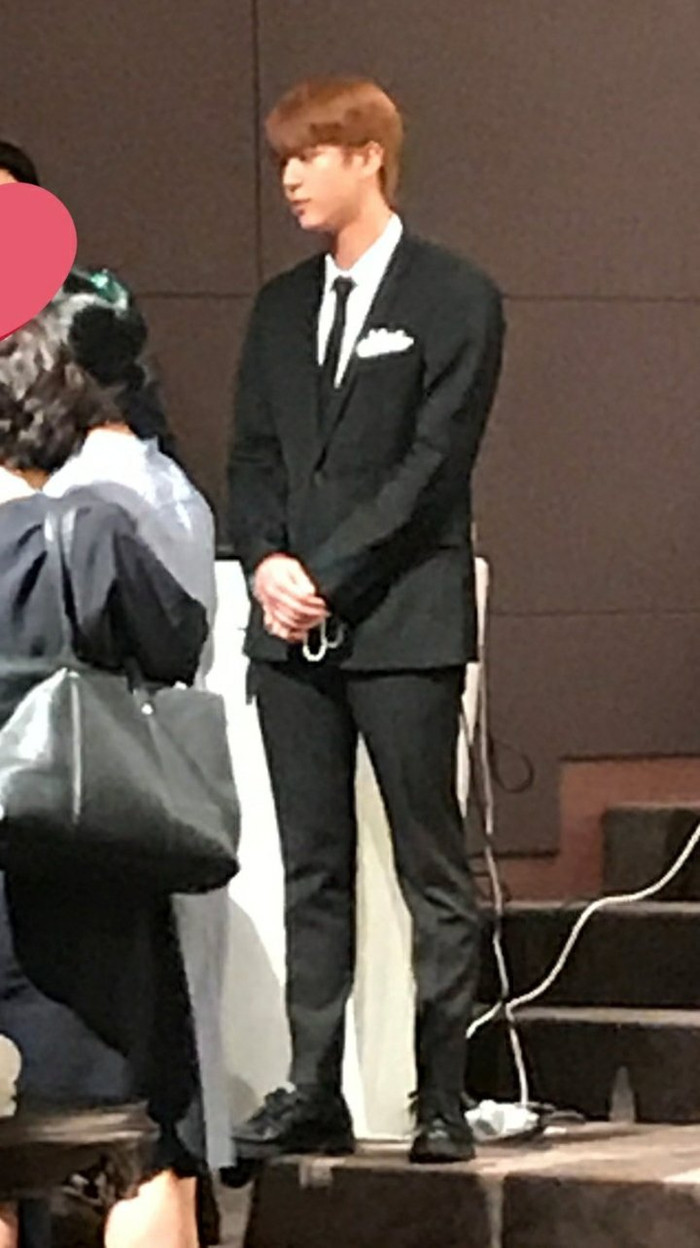 Jin đẹp như hoàng tử bé trong đám cưới anh trai: Anti 'cà khịa' Jungkook, tố BTS chỉ là 'mối quan hệ kinh doanh' Ảnh 13