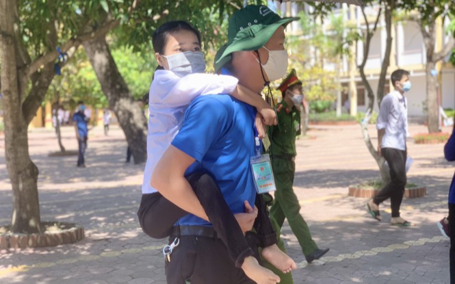 Khâm phục nghị lực của cô nữ sinh tật nguyền Ảnh 2