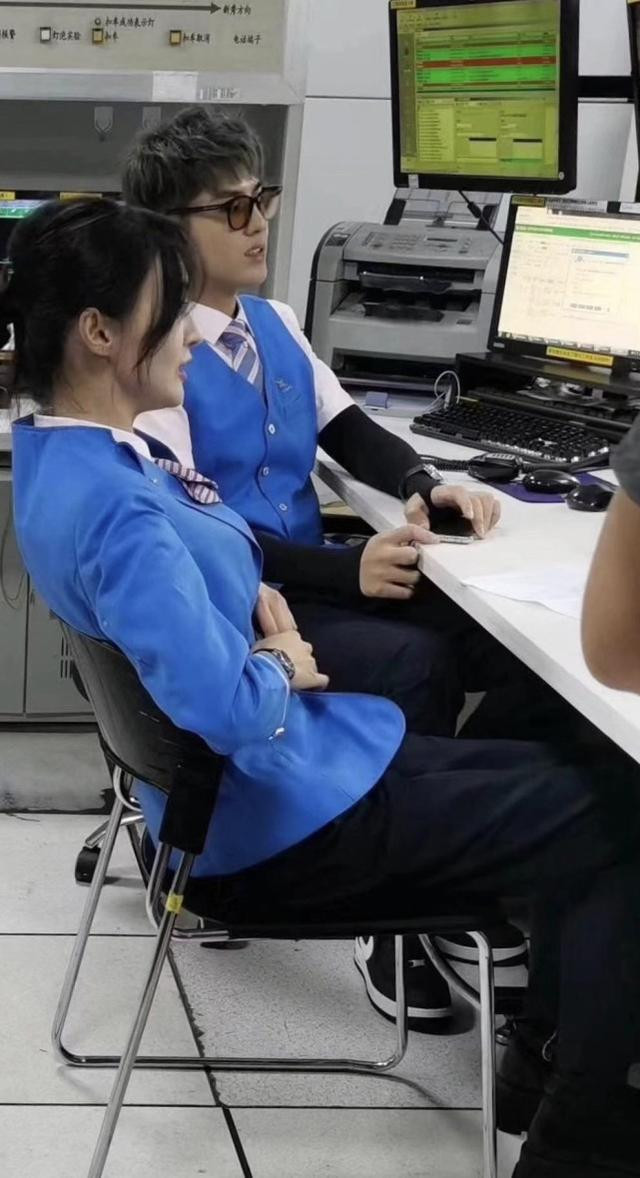 Cùng Ngô Diệc Phàm quay 'Người chơi trào lưu', Trịnh Sảng bị 'lên án' vì dáng ngồi? Ảnh 11