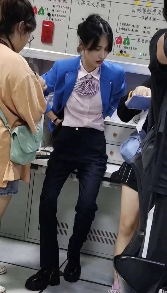 Cùng Ngô Diệc Phàm quay 'Người chơi trào lưu', Trịnh Sảng bị 'lên án' vì dáng ngồi? Ảnh 13