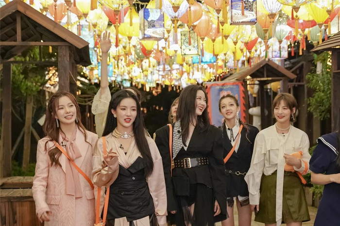 Bonbon Girls 303 gặp rắc rối cho TV show đầu tiên, Dương Địch vì chương trình mà bị khán giả mắng nhiếc Ảnh 18