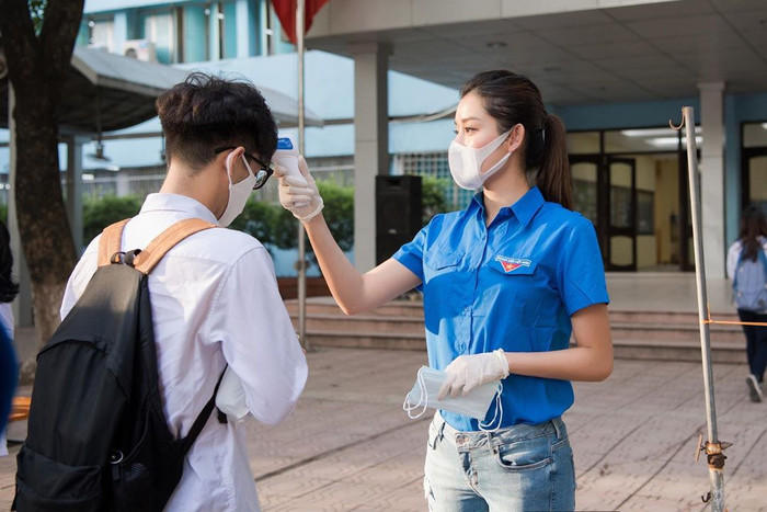 Tiểu Vy - Lương Thùy Linh - Tường San - Kiều Loan 'đọ sắc': Tứ đại mỹ nhân khiến fan mê mệt Ảnh 17