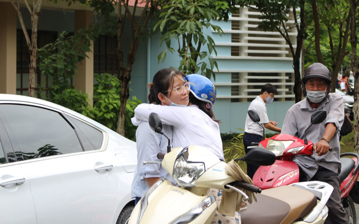 Kỳ thi tốt nghiệp THPT 2020: Gần 900.000 thí sinh đã hoàn thành bài thi tổ hợp khoa học tự nhiên và khoa học xã hội Ảnh 2