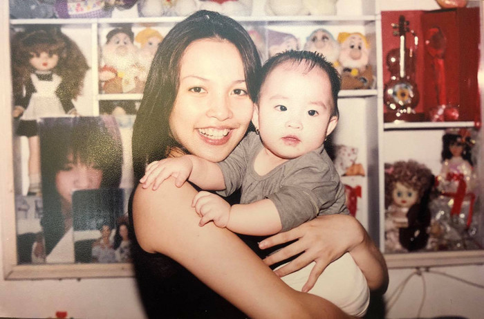 Khoảnh khắc đẹp hiếm hoi của Hiền Thục bên con gái nhỏ khi làm mẹ đơn thân năm 21 tuổi