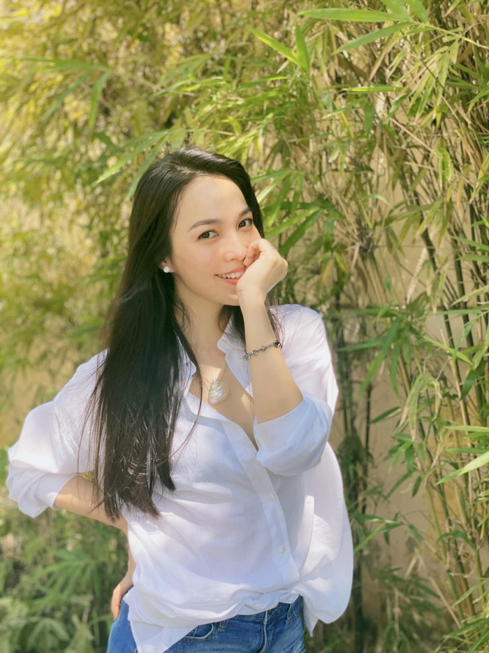 Chạm ngưỡng 40 tuổi và là 'mẹ một con' nhưng Hiền Thục vẫn luôn khiến khán giả phải sửng sốt trước nhan sắc trẻ trung cũng như vóc dáng thon thả gợi cảm của mình.