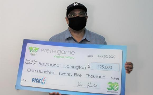 Mua 25 tấm vé số giống hệt nhau theo linh cảm, người đàn ông siêu may mắn trúng cả 25 lần Ảnh 2