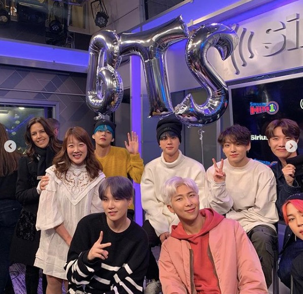 Tặng quà cho BTS, nữ diễn viên 'Gia đình là số một' Seo Min Jung nhận cả rổ gạch đá Ảnh 9