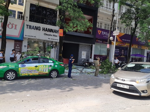 Nổ bình gas tại nhà hàng món ăn Nhật trên đường Kim Mã, 2 người bị bỏng nhập viện cấp cứu Ảnh 4